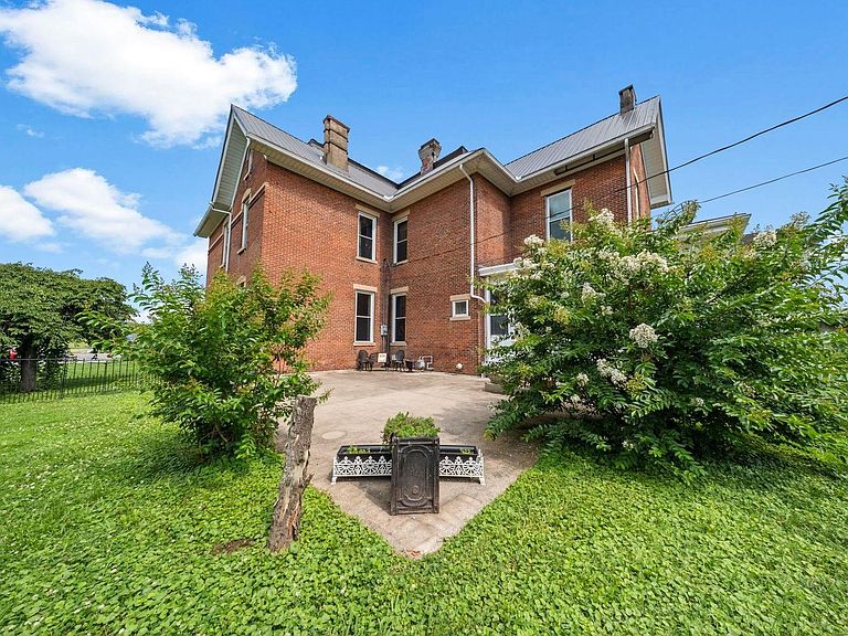 Listing photo 5