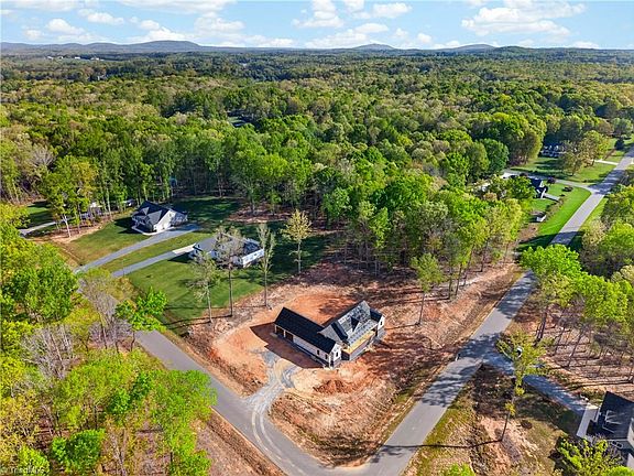 3rd image of 1641 Badin Ln