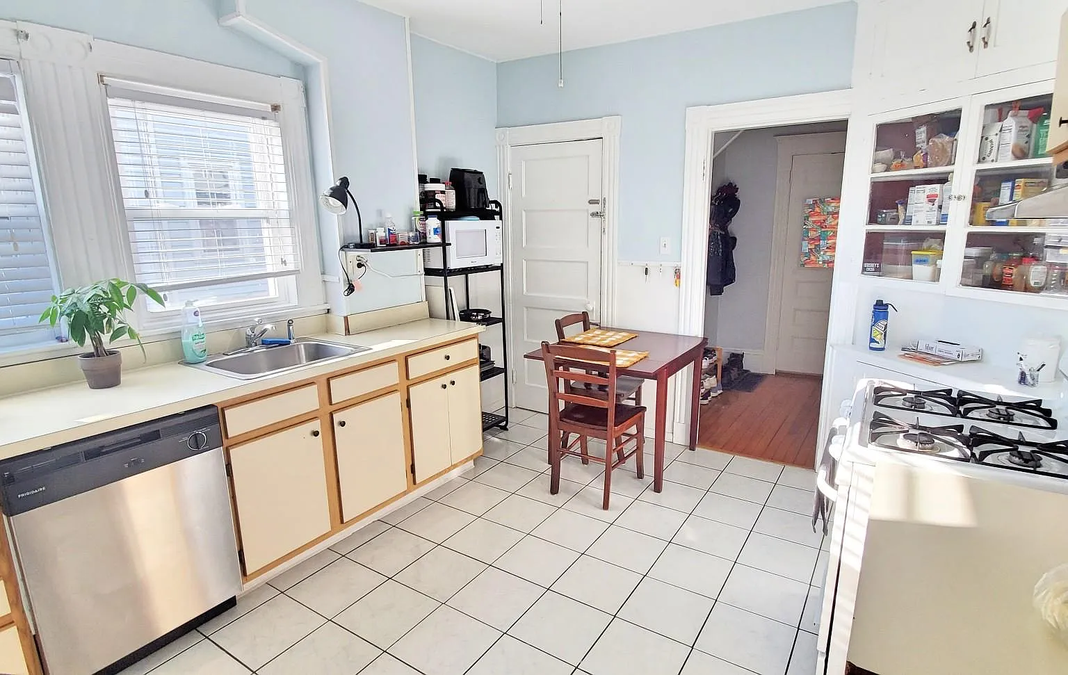 1 bed, 800 sqft, $1,750 — Photo 2