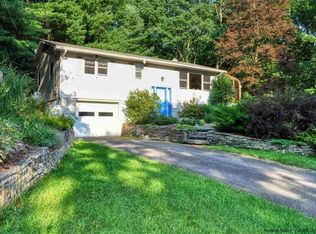 13 Lake View Ter, Kerhonkson, NY 12446