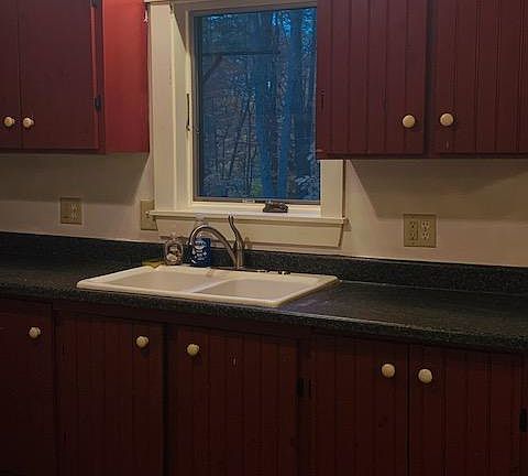 Nice view out the window--note, no dishwasher