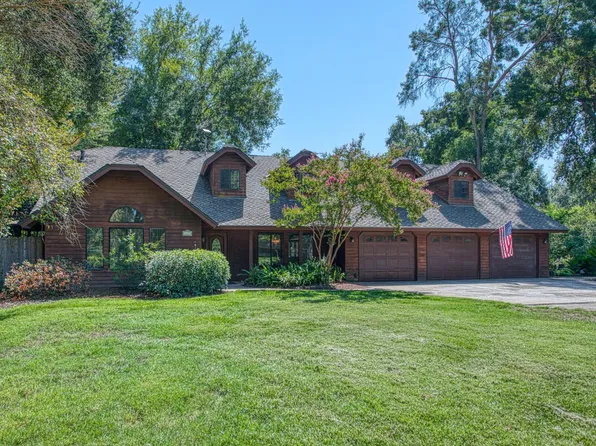 1173 S Riverbend Ave, Sanger, CA 93657