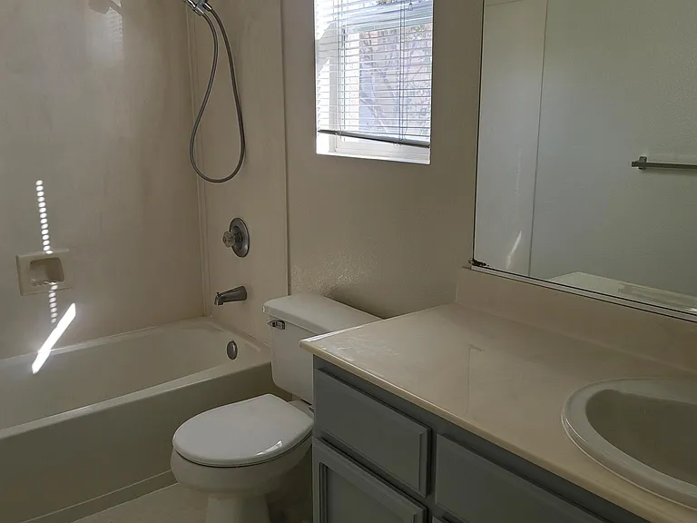 522 Treyburn Cir — Photo 10