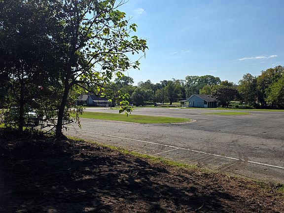 3rd image of 108 E Nelson St