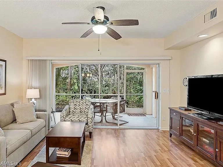1096 Woodshire Ln #C106 — Photo 6