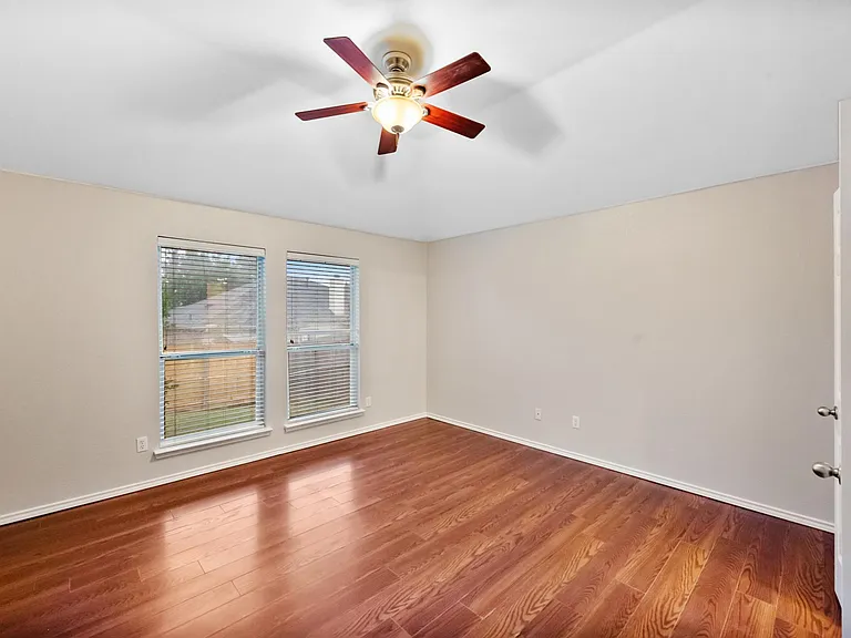 614 Douglas Dr — Photo 16