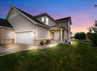 672 Greystone Dr, Port Washington, WI 53074
