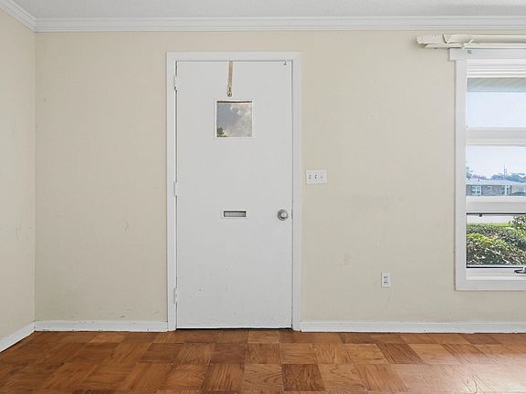 5th image of 3841 Spruce Dr. #3841