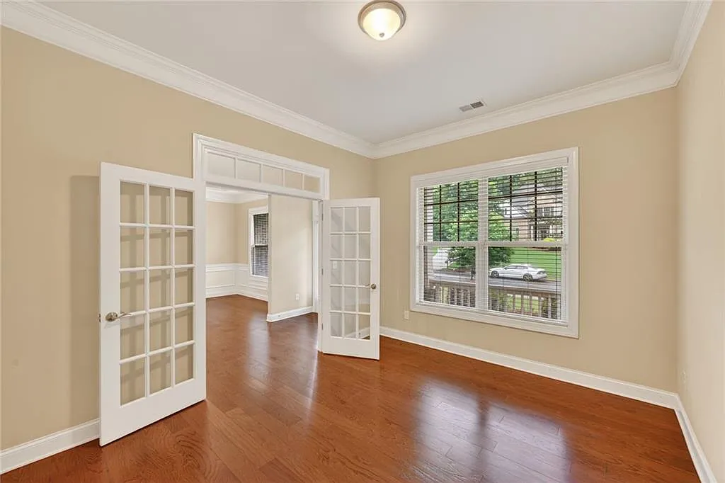 5 bed, 4.0 bath, 4208 sqft, $5,000 — Photo 4