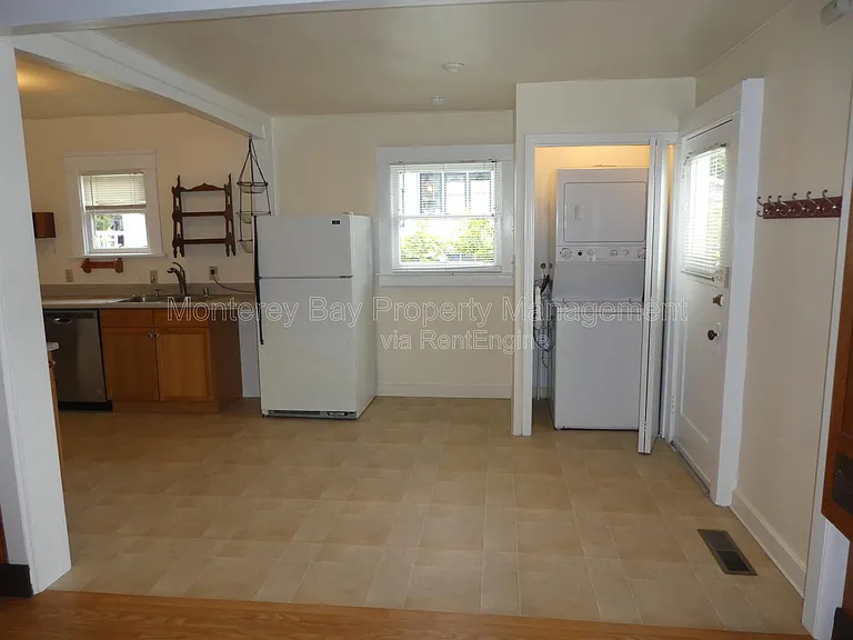 668 Van Buren St — Photo 4