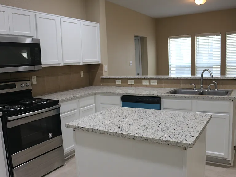 327 Regency Dr — Photo 8
