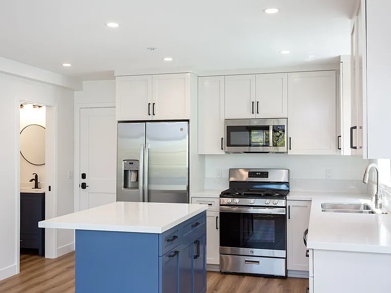 2610-2612 Juan St #2610-2 — Photo 4