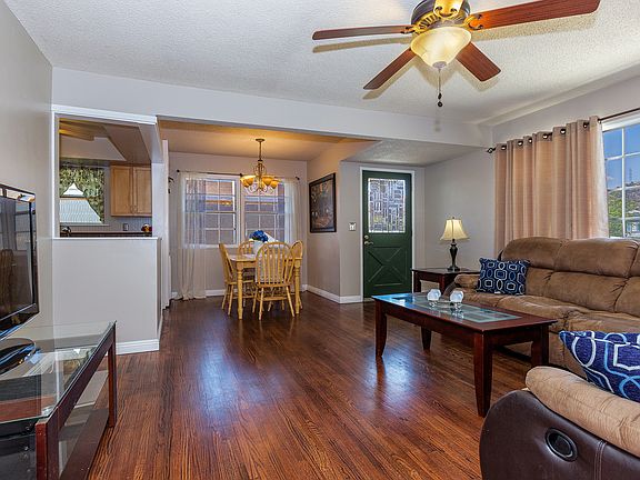 3rd image of 1044 Ivy St