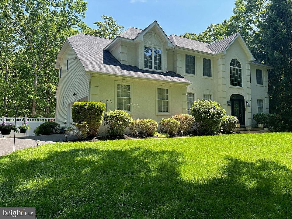 1st image of 95 Strawberry Dr