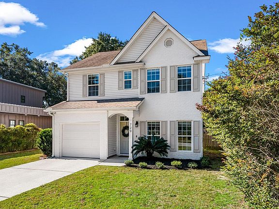 4th image of 729 Spark St