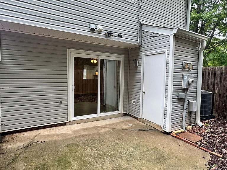 4315 Baylor St — Photo 15