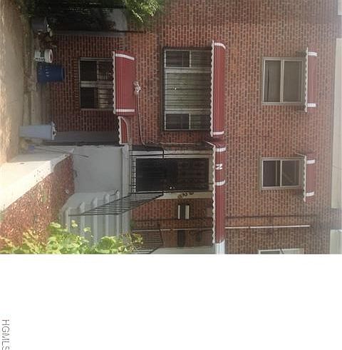 1st image of 926 E 228th St
