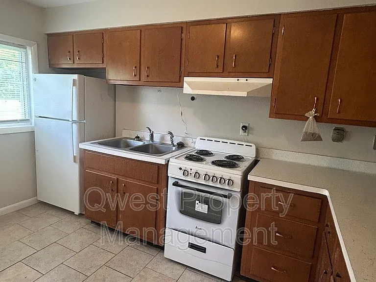 405 E Woodlawn Ave #7 — Photo 2