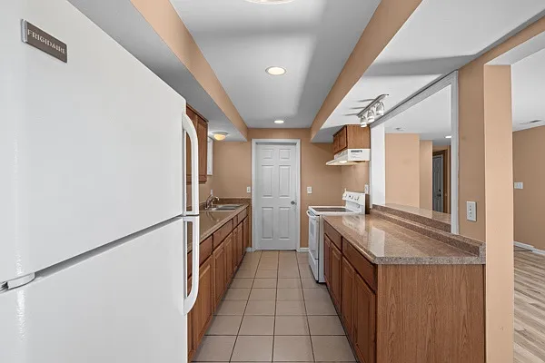 23233 Wellington Ave — Photo 7