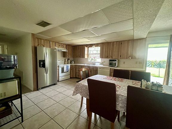 3rd image of 15 5th Avenue