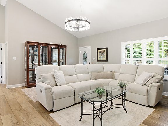 5th image of 103 Hummingbird Dr