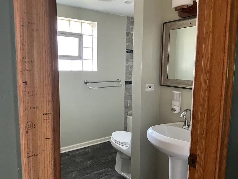 2104 N Merrimac Ave — Photo 9