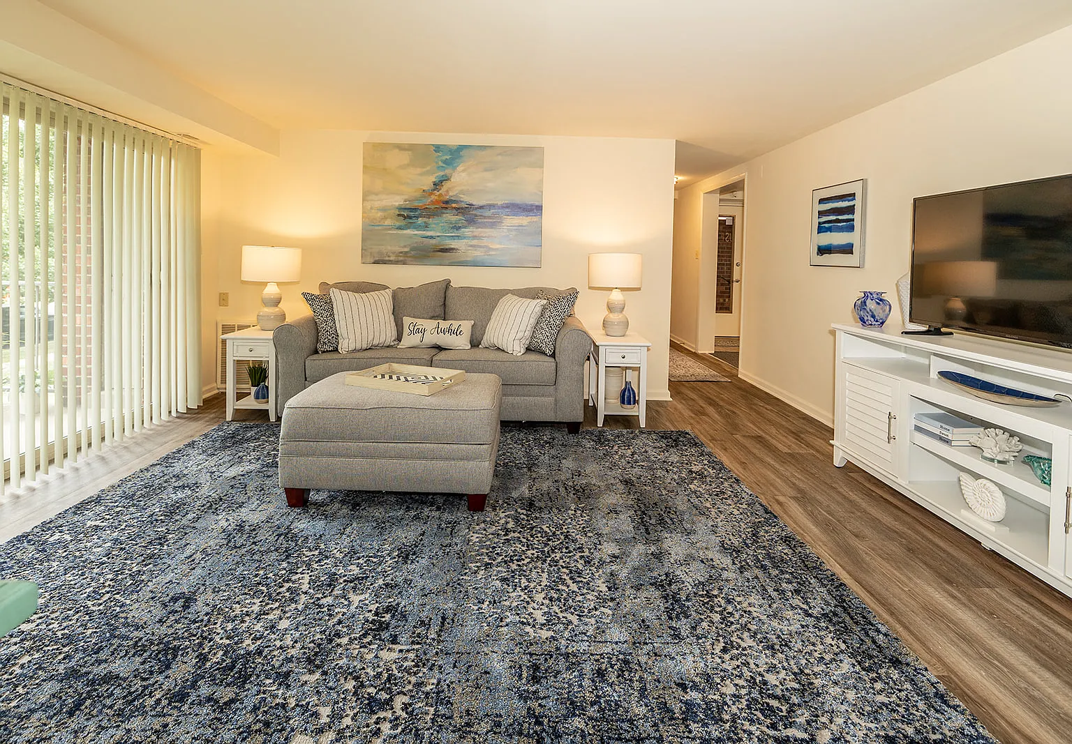 Windsor House Apartments — Photo 4