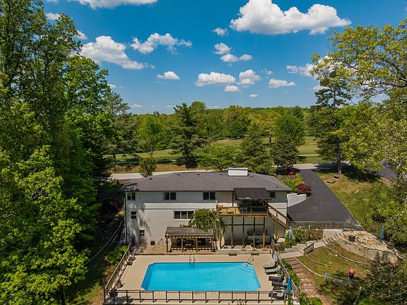 2nd image of 115 Golf Dr