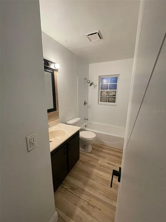 3 bed, 1.5 bath, 1068 sqft, $1,800 — Photo 3