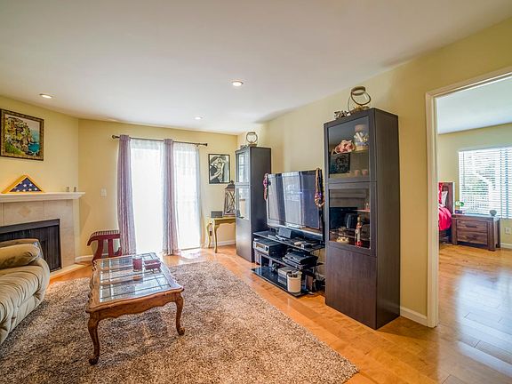 3rd image of 1639 Camden Ave APT 203