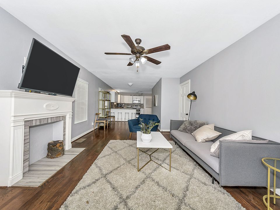 1st image of 2439 Wentworth St