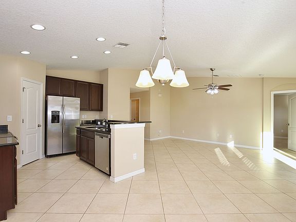 5th image of 10765 Clover Walk Dr