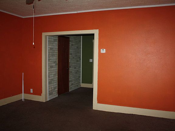 3rd image of 306 E Franklin St