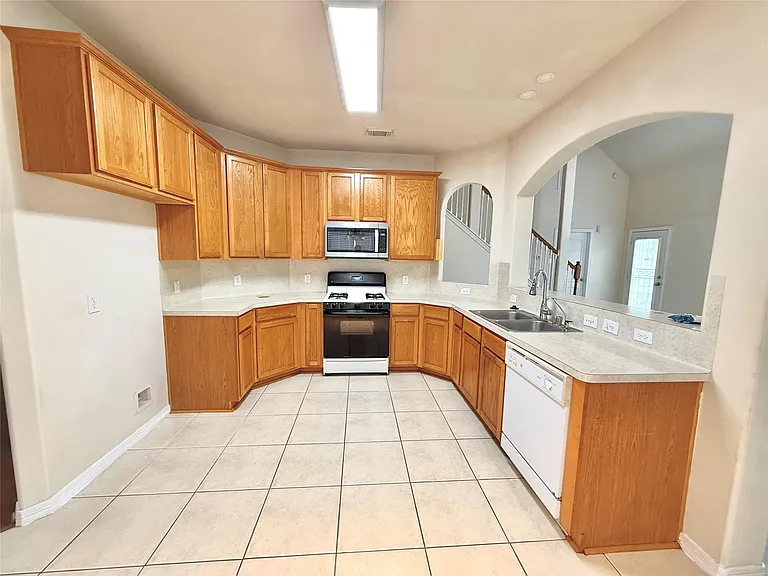 2207 Donrel Way — Photo 6