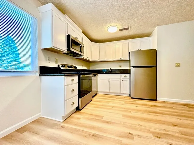 508 W Sacramento Ave — Photo 11