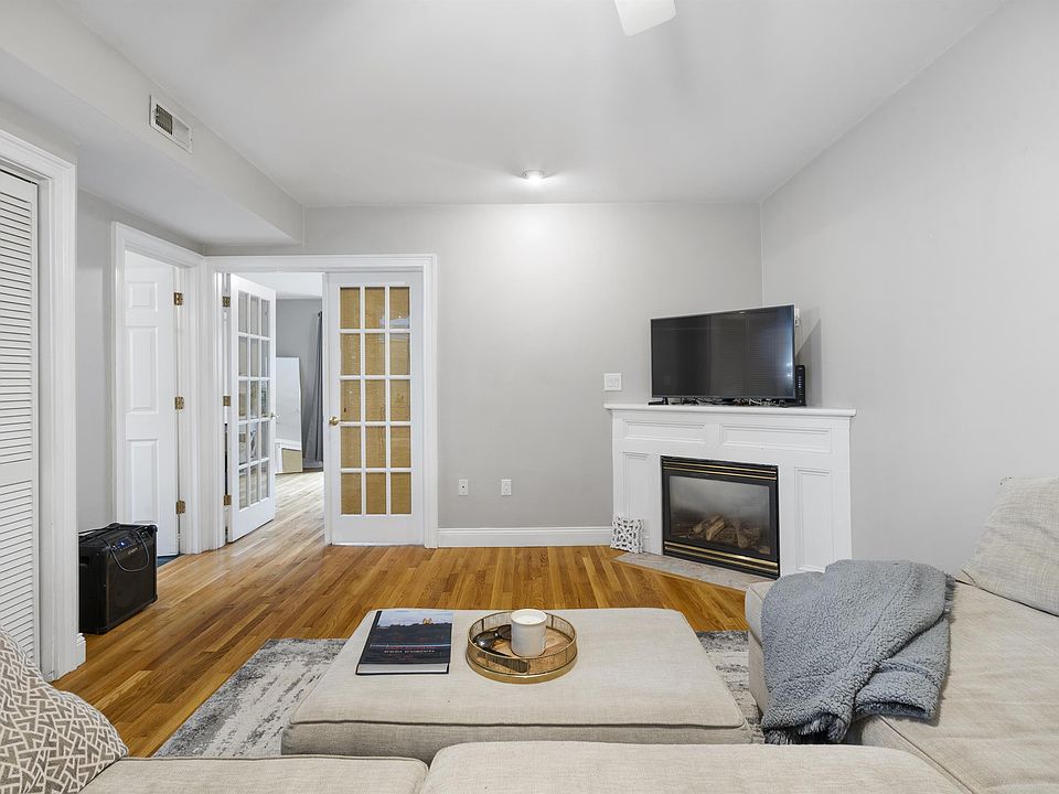 1st image of 734 E 6th St APT 3