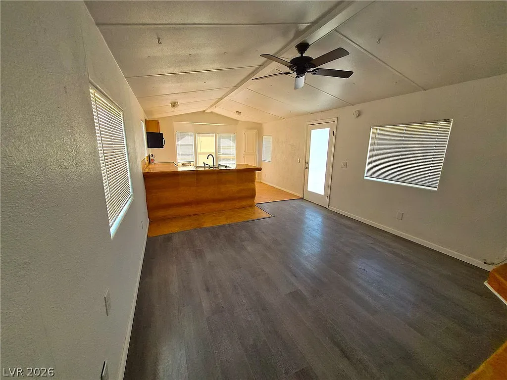 Photo 2 of 11 - 950 Black St - Pahrump, NV Building Photo - 950 Black St