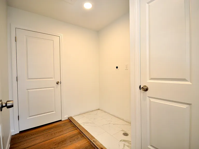 309 Main St — Photo 16
