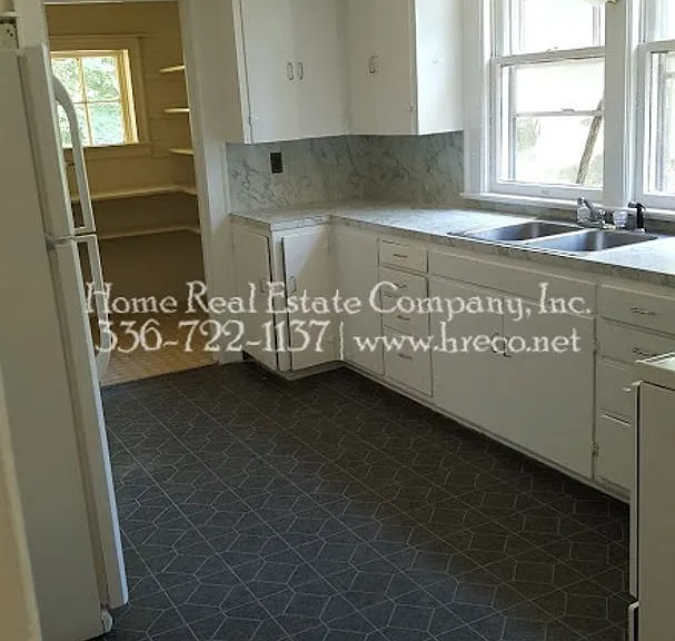 1346 Westbrook Plaza Dr — Photo 5