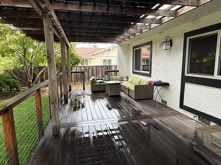 335 Barrow Ct — Photo 3