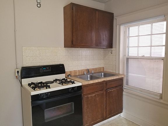 4th image of 523 N 40th St APT 6