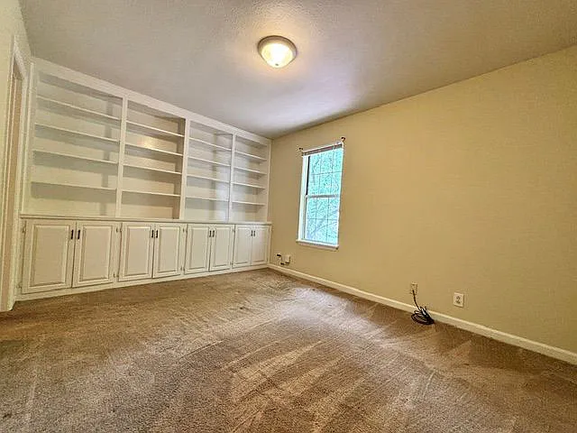 211 Hillside Ct — Photo 18