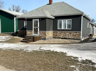 214 Broadway Ave, Finley, ND 58230