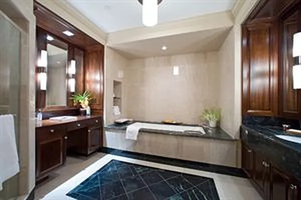 Rented by DALAZAR | media 24