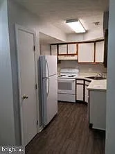 3 bed, 1.5 bath, 1030 sqft, $1,550 — Photo 2