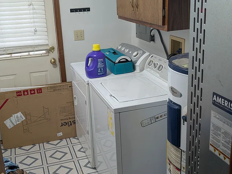 2408 Dillman St — Photo 7