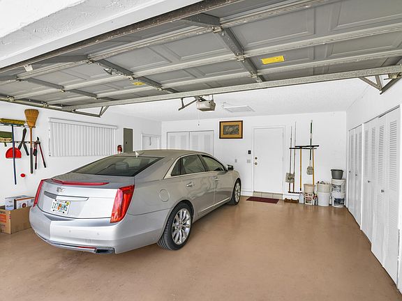 4th image of 2660 Riviera Drive