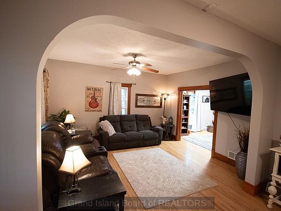 4th image of 636 West St