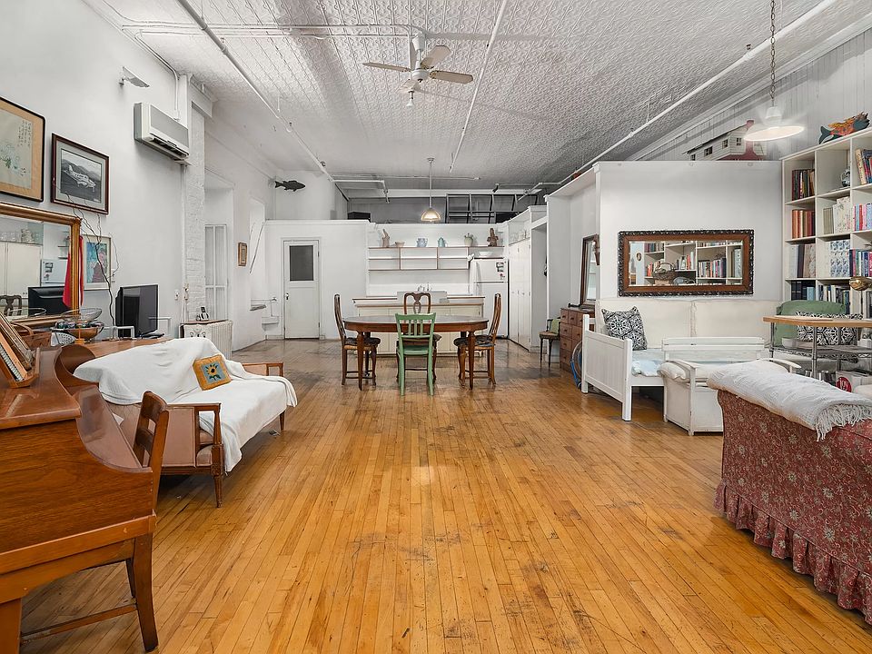 1st image of 136 W 24th St APT 1R