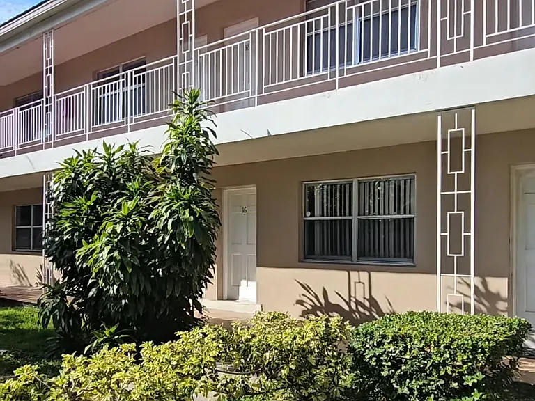 21 Alhambra Cir #20 — Photo 6